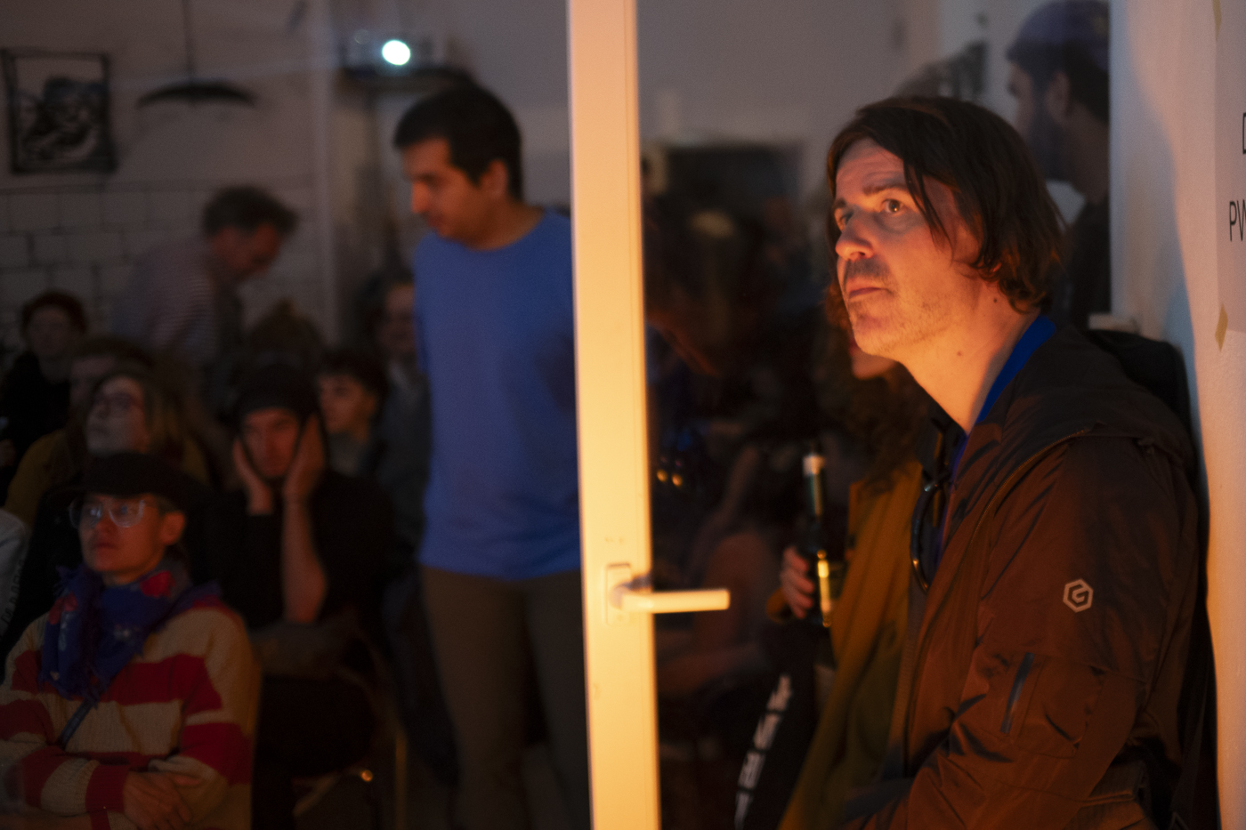 AMRO24 Exhibitions "AMRO Nightline #1 / @DH5", by Martin Gius & Sarah Groff Hennigh-Palermo & David Miller & DH5 Senior*innen Chor